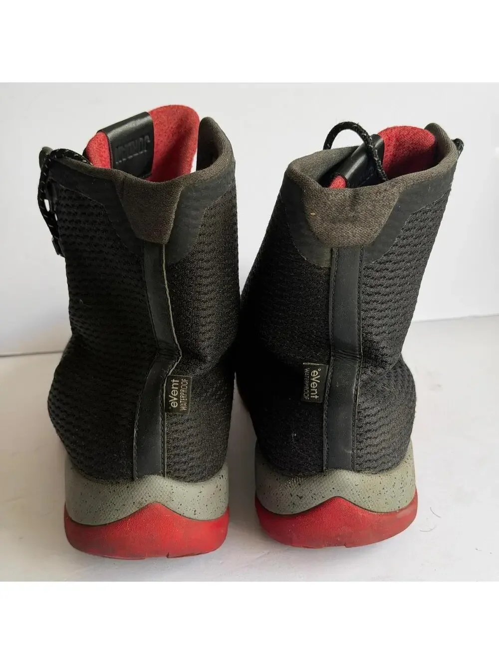 Jordan AJ1 Utility Boot Men's Size 10.5 Waterproof eVent LunarLon Black Red‎